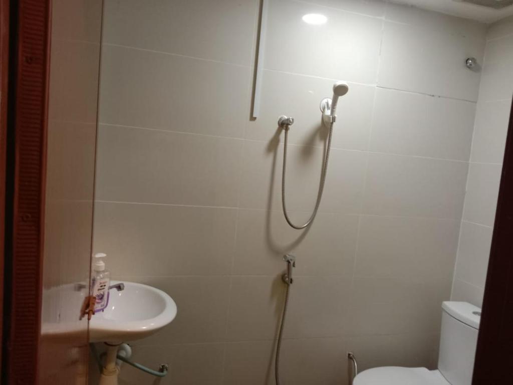 Koupelna v ubytování RAS Hotel