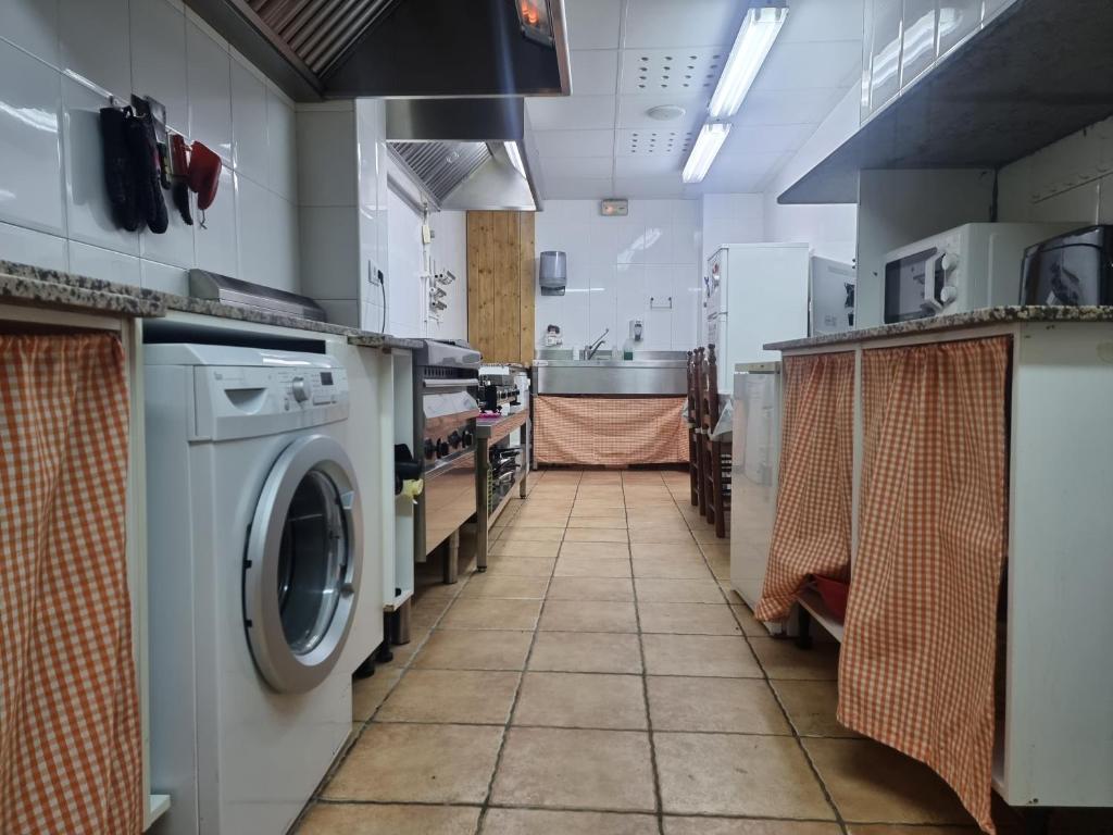 Kuchyň nebo kuchyňský kout v ubytování BAJOS CON ENCANTO EN RIALP