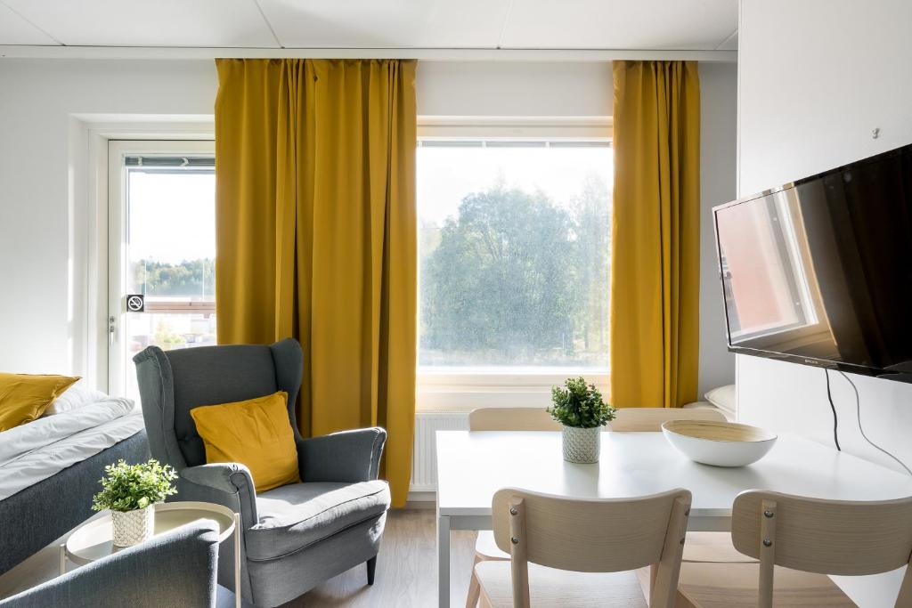 Posezení v ubytování Hiisi Homes Kirkkonummi Masala Seppä-Kallen kuja