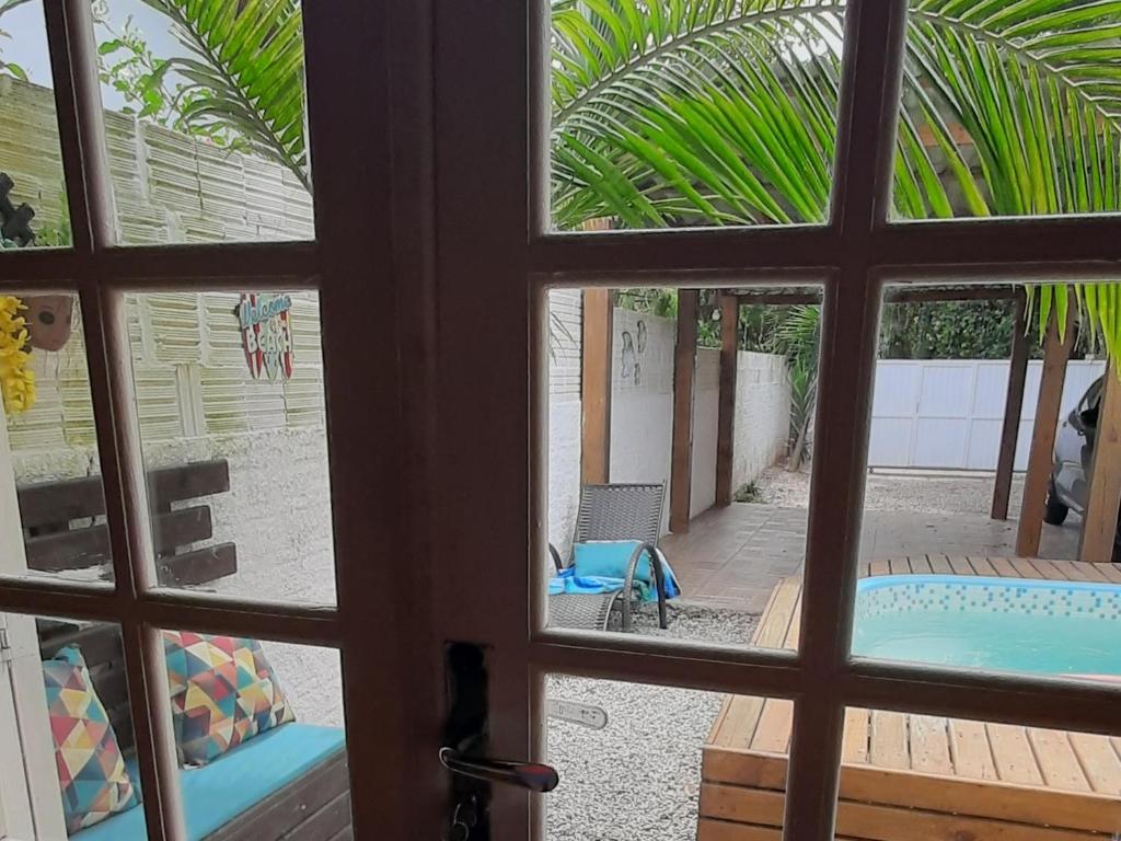 Villacasamarela mini casinhas de hospedes Rio vermelhoの敷地内または近くにあるプール