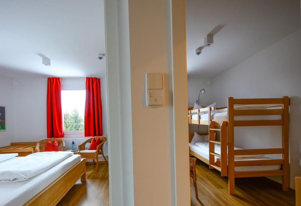 Postel nebo postele na pokoji v ubytování Gasthof Lafette