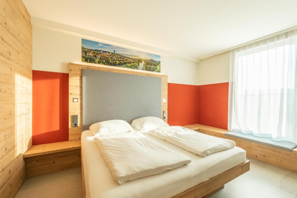 Postel nebo postele na pokoji v ubytování FAIR RESORT All Inclusive Wellness & Spa Hotel Jena