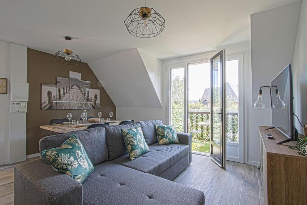 Zdjęcie z galerii obiektu Logement cosy, 500m Pôle international du cheval w mieście Deauville