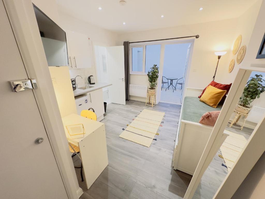 Hackney Studios by Sleepy - Double Room With Private Bathroom