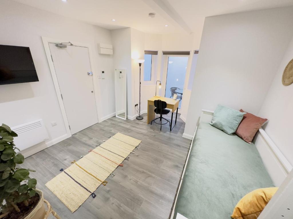 Hackney Studios by Sleepy - Small Double Room
