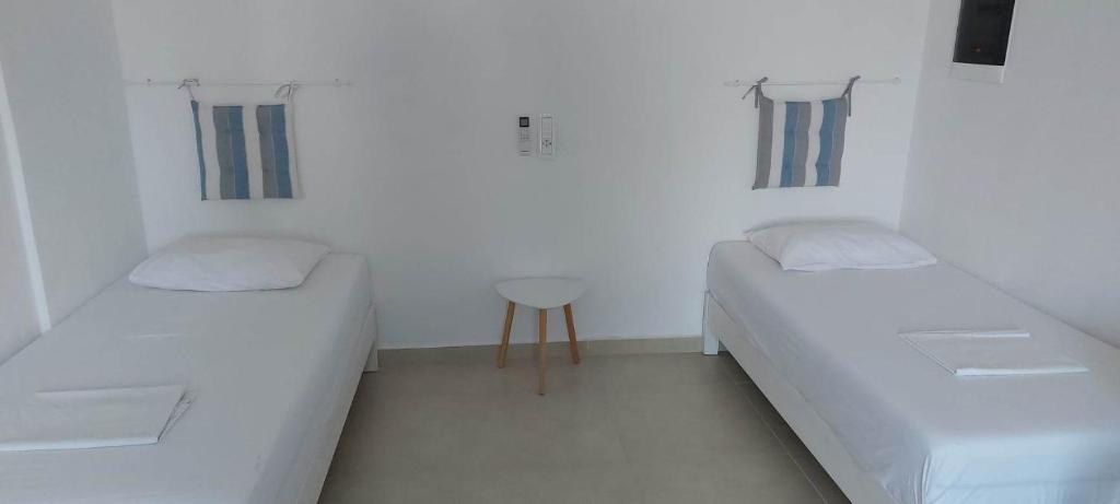 Postel nebo postele na pokoji v ubytování Telhinis Hotel & Apartments