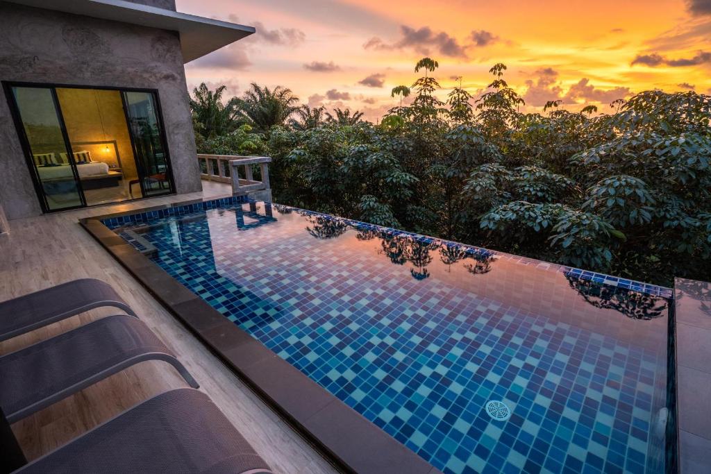 Πισίνα στο ή κοντά στο Stylish Pool Villa - 10 Mins Walk To The Beach