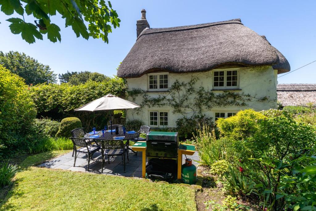 Putsborough Manor 3 Self Catering Cottages with Beach a short walk dog friendly all year, On site Tennis, Play Area, Paddock, Spa baths, BBQ, Private Gardens, Superfast WIFI - 