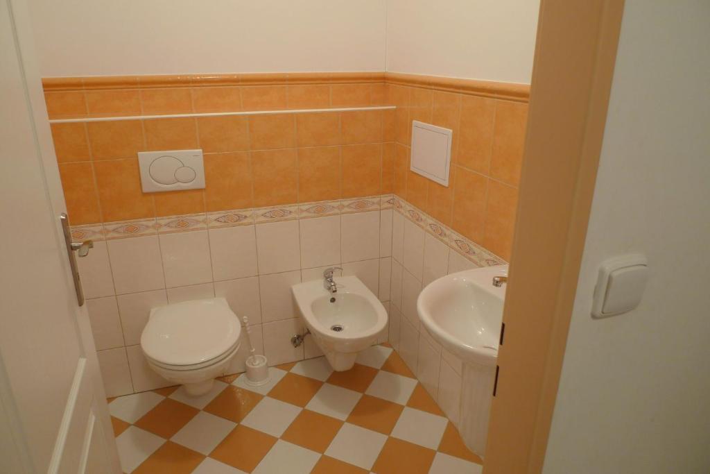 Bagno di Base Camp Desná