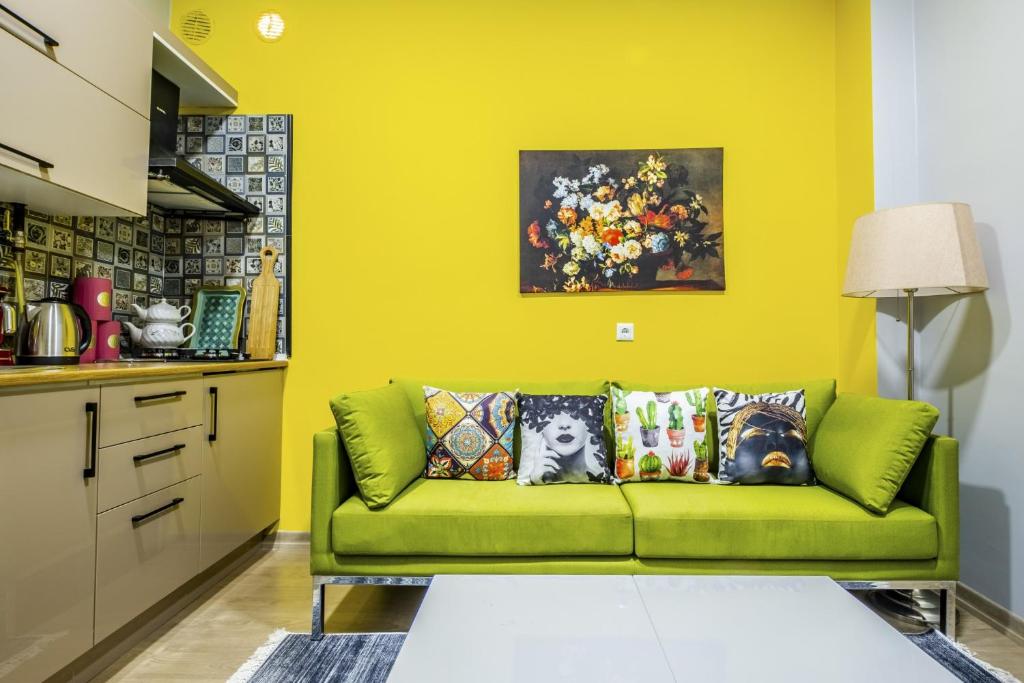 Centrally Located Flat with Balcony in Uskudar, Istanbul