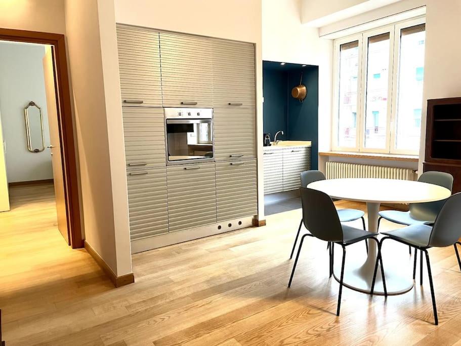 A kitchen or kitchenette at Modern Condo in Como Historic Center