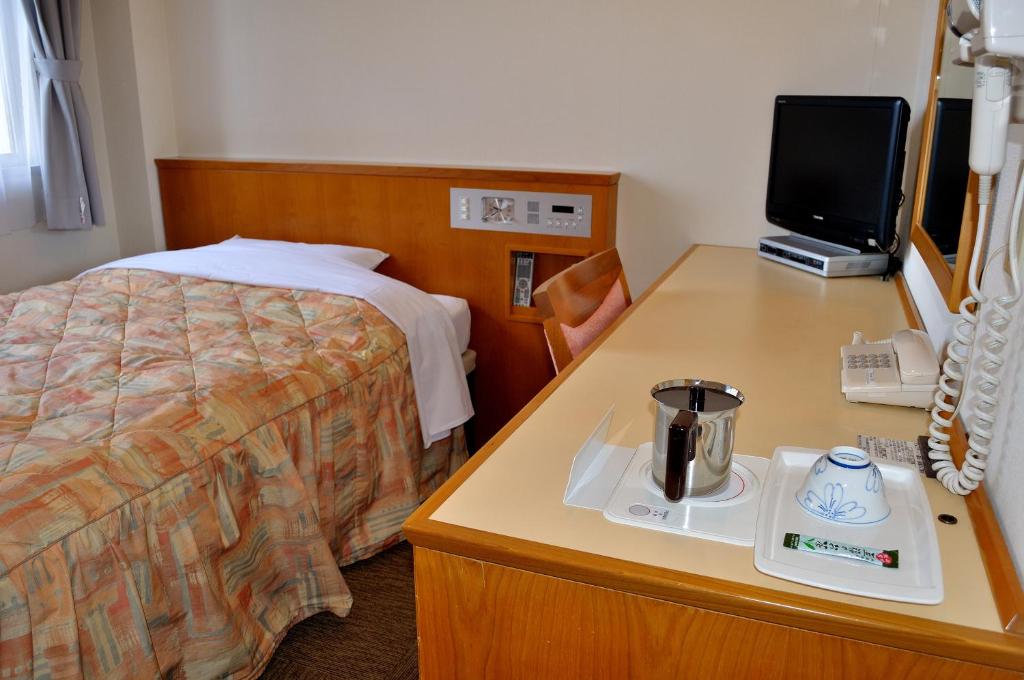 Postel nebo postele na pokoji v ubytování Kochi Ryoma Hotel