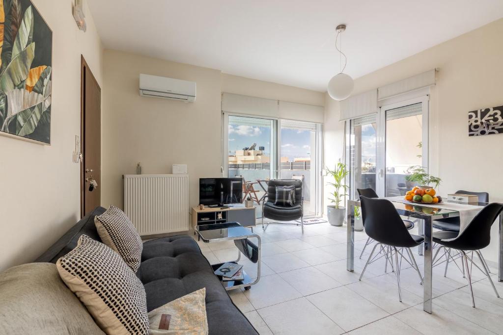 Bright & Modern Apt with View