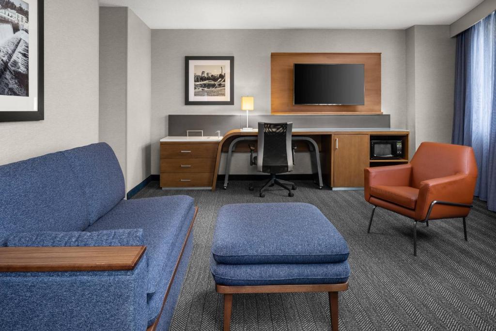 Courtyard by Marriott Minneapolis Downtown photo