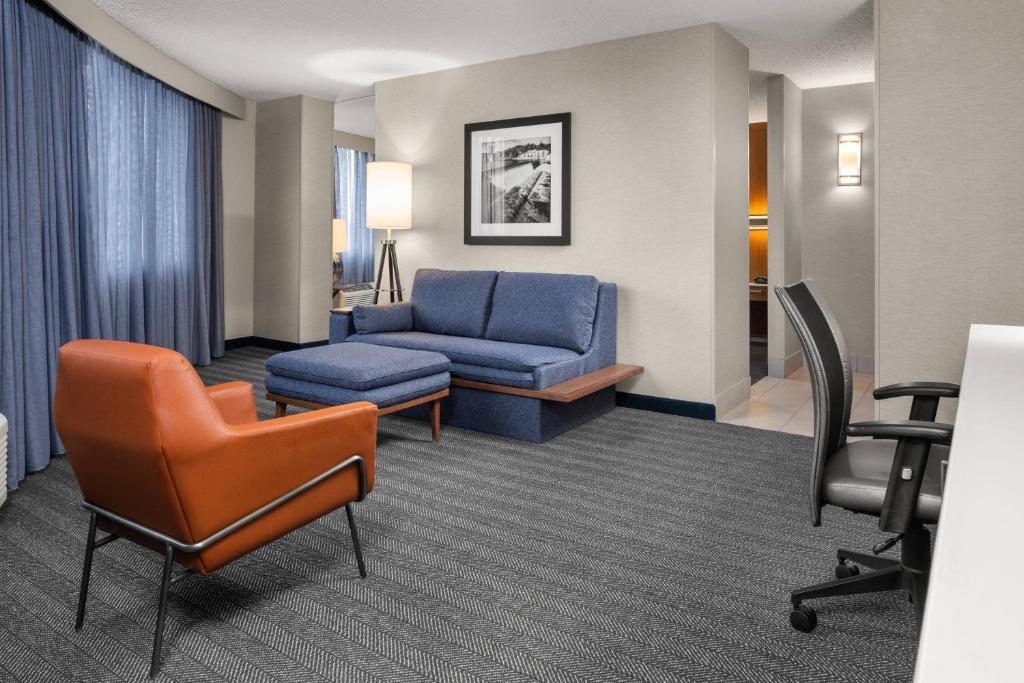 Courtyard by Marriott Minneapolis Downtown photo