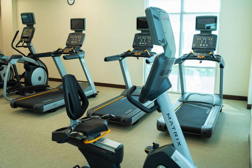 Fitness centrum a/nebo fitness zařízení v ubytování SpringHill Suites by Marriott Cape Canaveral Cocoa Beach