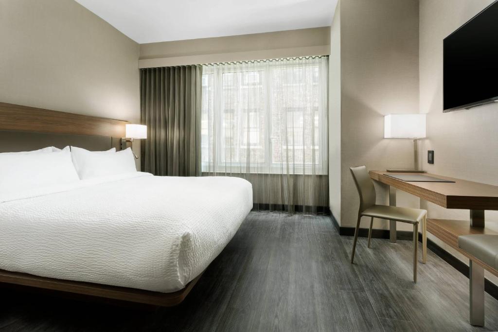 رزرو هتل، AC Hotel by Marriott New York Times Square، آژانس مسافرتی آسمان سپید