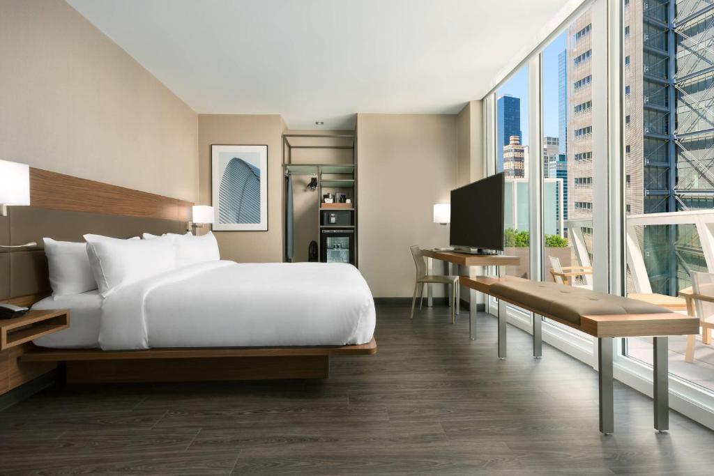 TV a/nebo společenská místnost v ubytování AC Hotel by Marriott New York Times Square