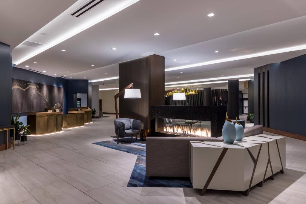 a lobby of a hotel with a fireplace at Richmond Marriott in Richmond