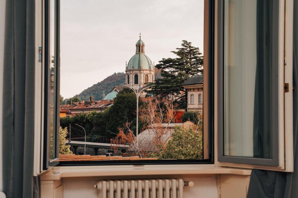 Appartamento esclusivo fronte lago, in centro a Como con garage - 2