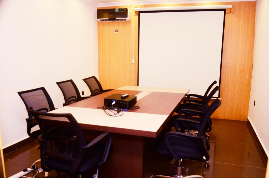 Φωτογραφία από το άλμπουμ του Ivy Hotel Emerald σε Ikeja