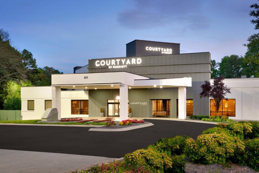 a building with a court yard at Courtyard by Marriott Charlotte Airport/Billy Graham Parkway in Charlotte