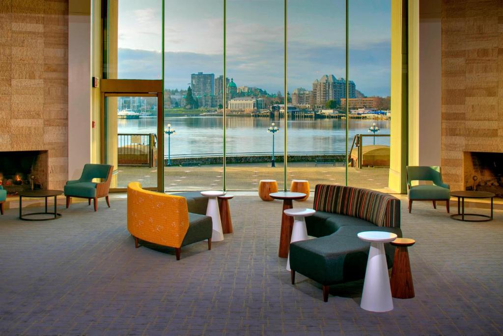 Posezení v ubytování Delta Hotels by Marriott Victoria Ocean Pointe Resort