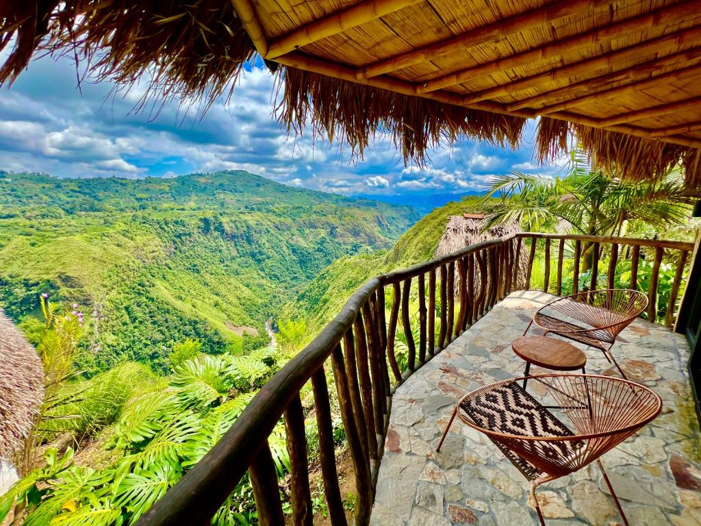 a balcony with chairs and a view of the mountains at Masaya San Agustin in San Agustín