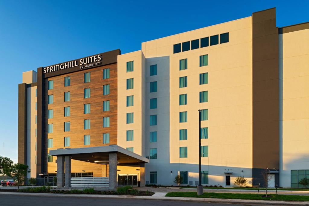 uma representação do hotel de suites com pátio em SpringHill Suites Waco em Waco