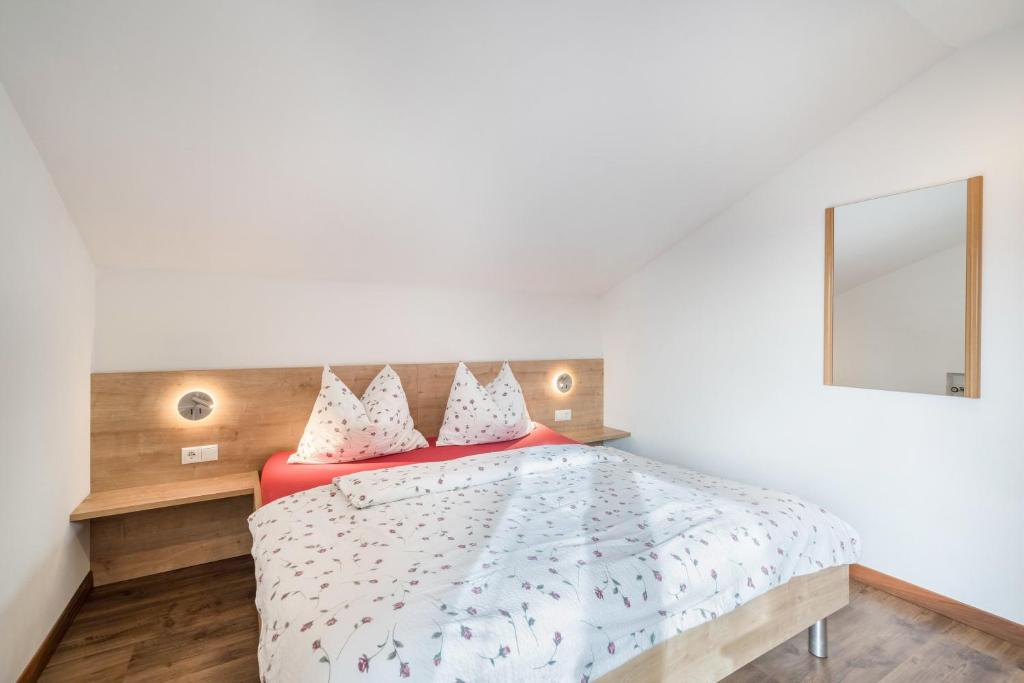 Łóżko lub łóżka w pokoju w obiekcie Kammerhof Apartment Traube