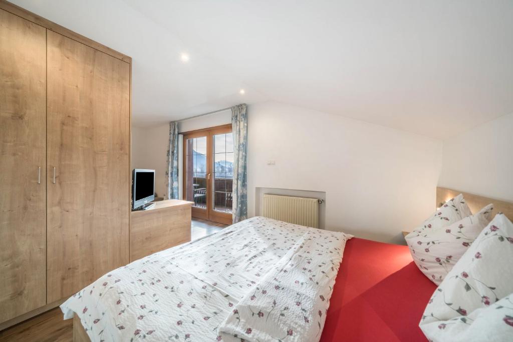 Łóżko lub łóżka w pokoju w obiekcie Kammerhof Apartment Traube
