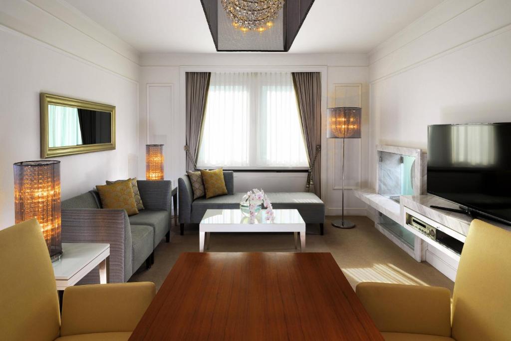 TV a/nebo společenská místnost v ubytování The Westin Grand Berlin