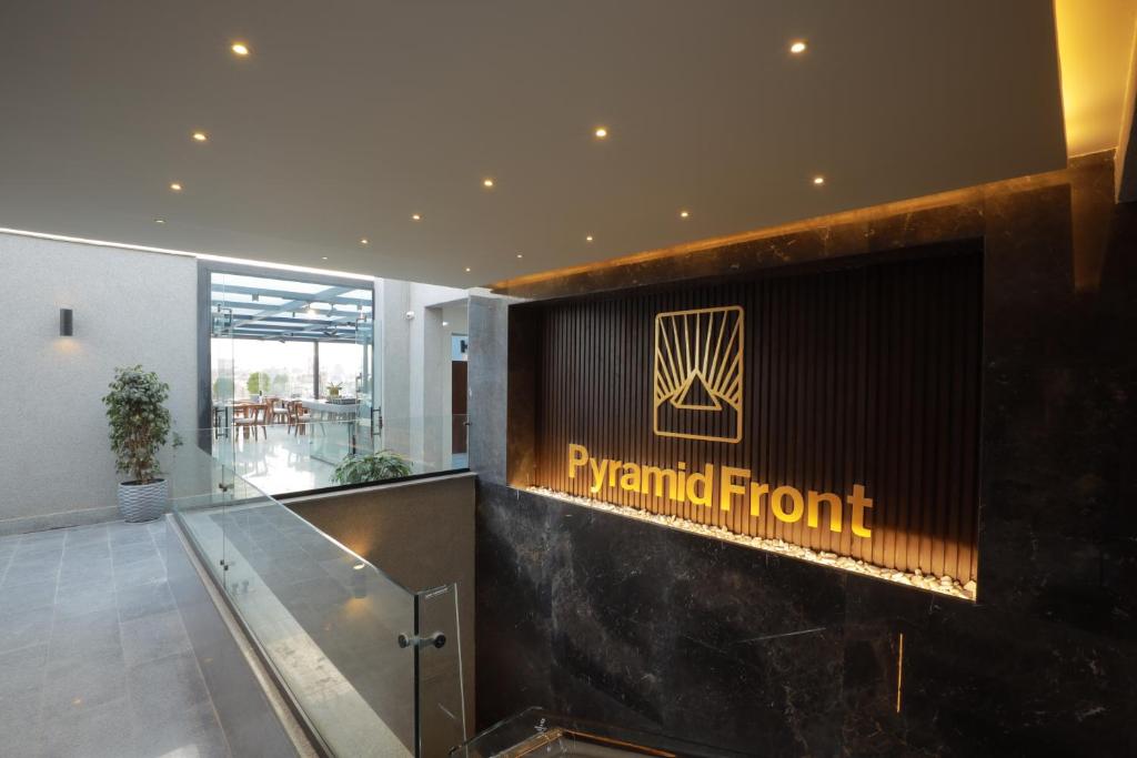 Vestíbul o recepció de Pyramid Front Hotel