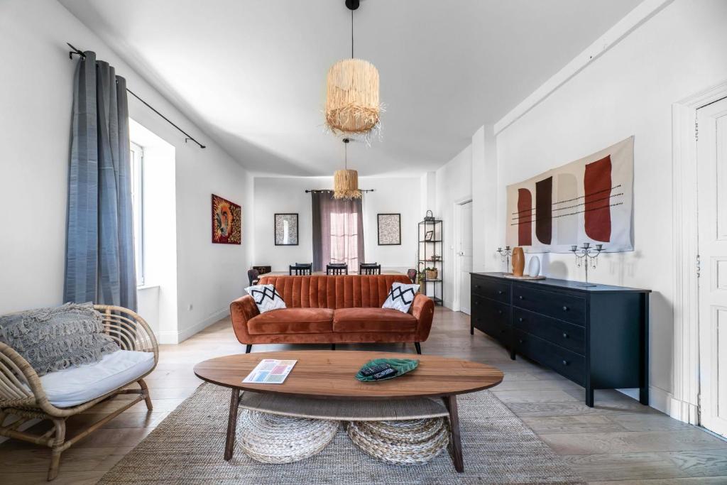 a living room with a couch and a table at Grande Maison Gannat - Maison ou Appartements en Centre ville in Gannat