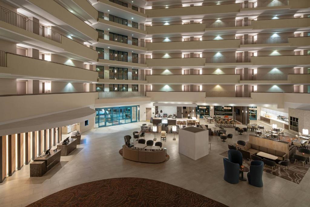 an image of the lobby of a hotel at Tucson Marriott University Park in Tucson