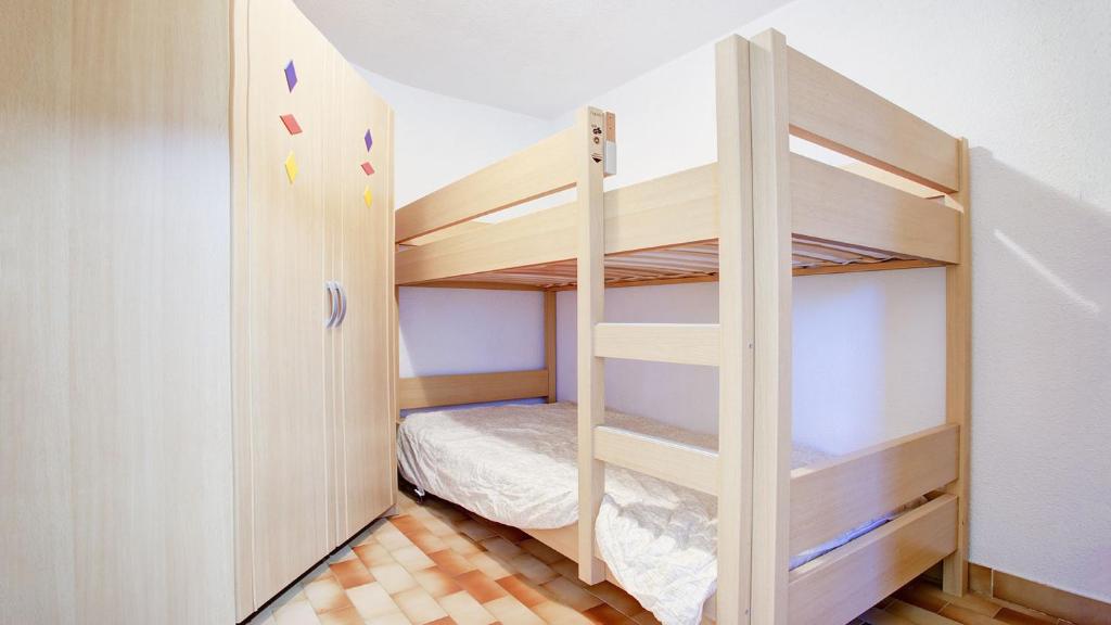 Łóżko lub łóżka w pokoju w obiekcie Port Lano- 121- Appart bonne expo- 4 pers