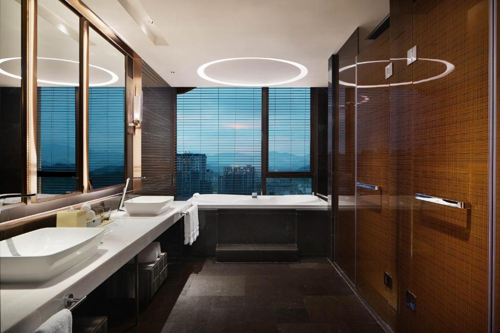 Koupelna v ubytování Sheraton Yunfu Xinxing Hotel