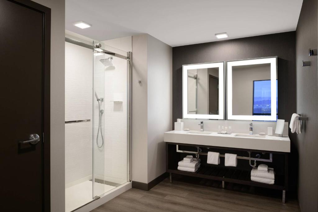 Koupelna v ubytování Marriott Tacoma Downtown