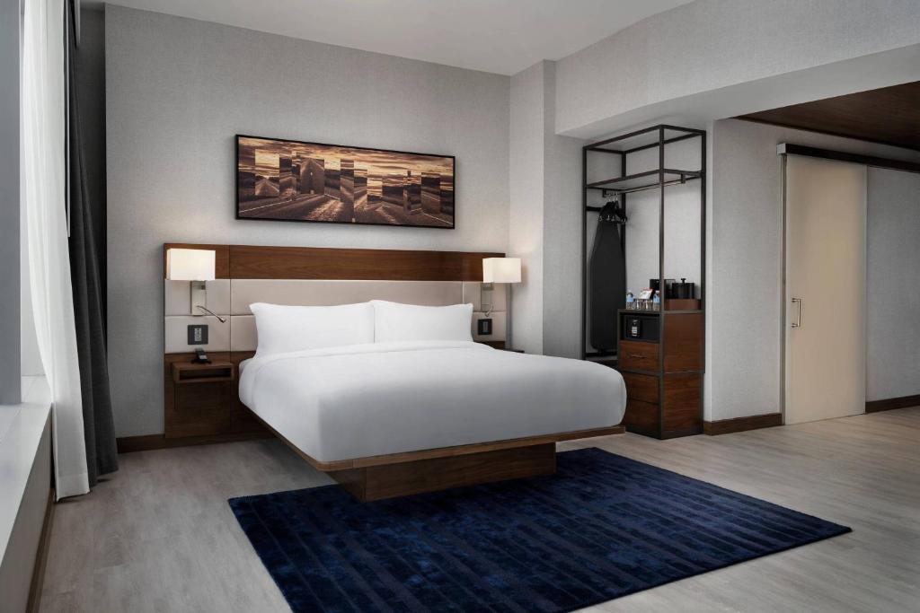 Postel nebo postele na pokoji v ubytování AC Hotel by Marriott Austin-University