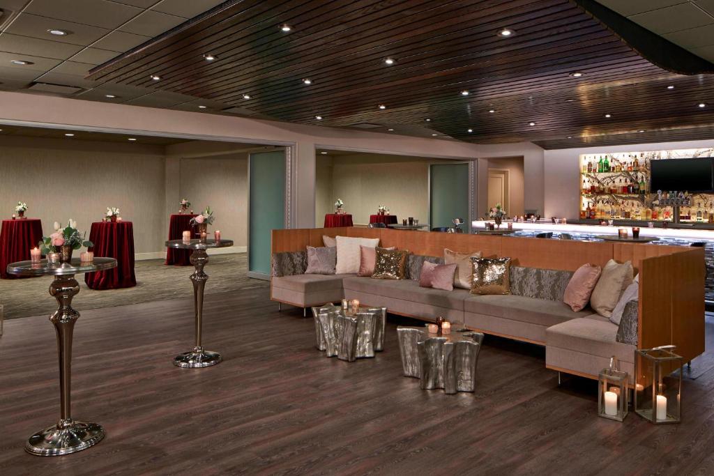 Rochester Airport Marriott photo