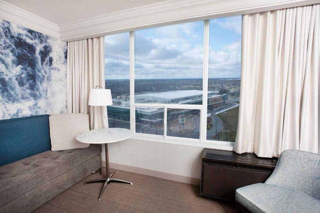 Posezení v ubytování Niagara Falls Marriott on the Falls