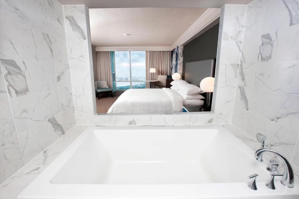 Niagara Falls Marriott on the Falls - Resim 37