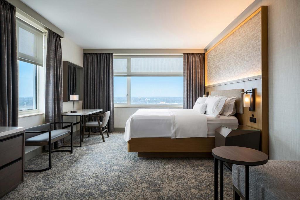The Westin Chicago Lombard - Deluxe Corner King Room