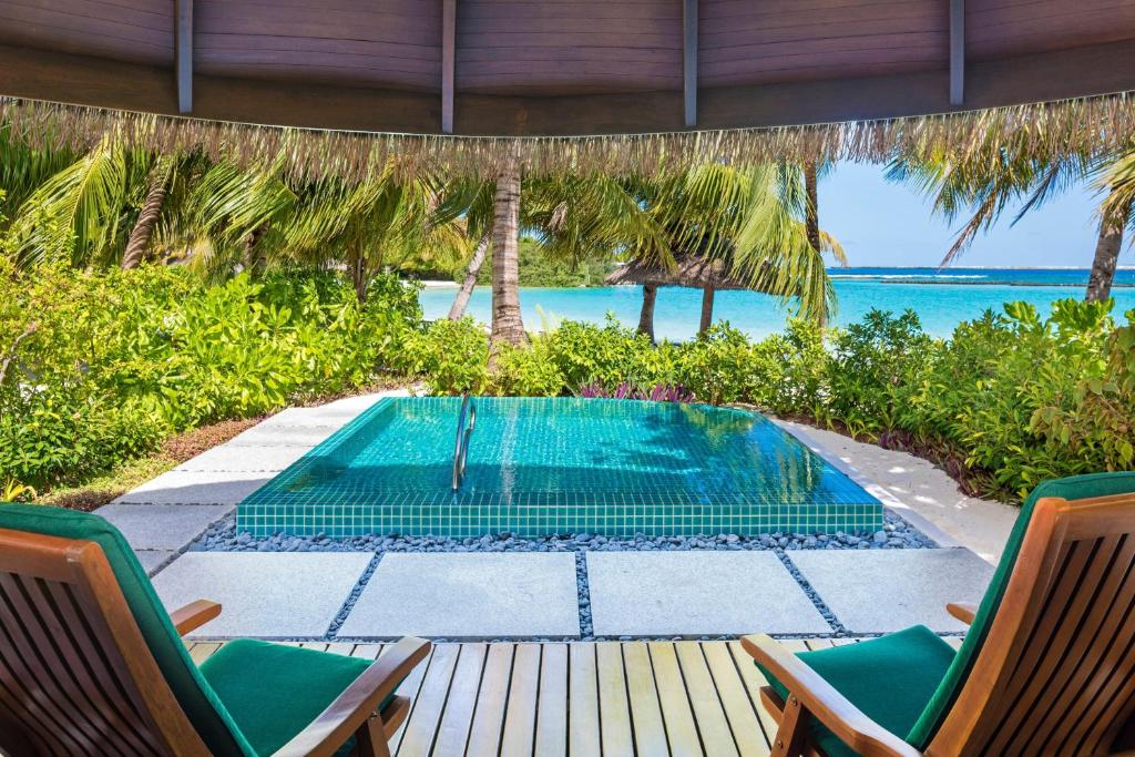 Sheraton Maldives Full Moon Resort & Spa - King Cottage With Plunge Pool And Island View