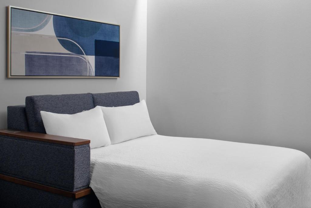Ein Bett oder Betten in einem Zimmer der Unterkunft Courtyard by Marriott Myrtle Beach Oceanfront