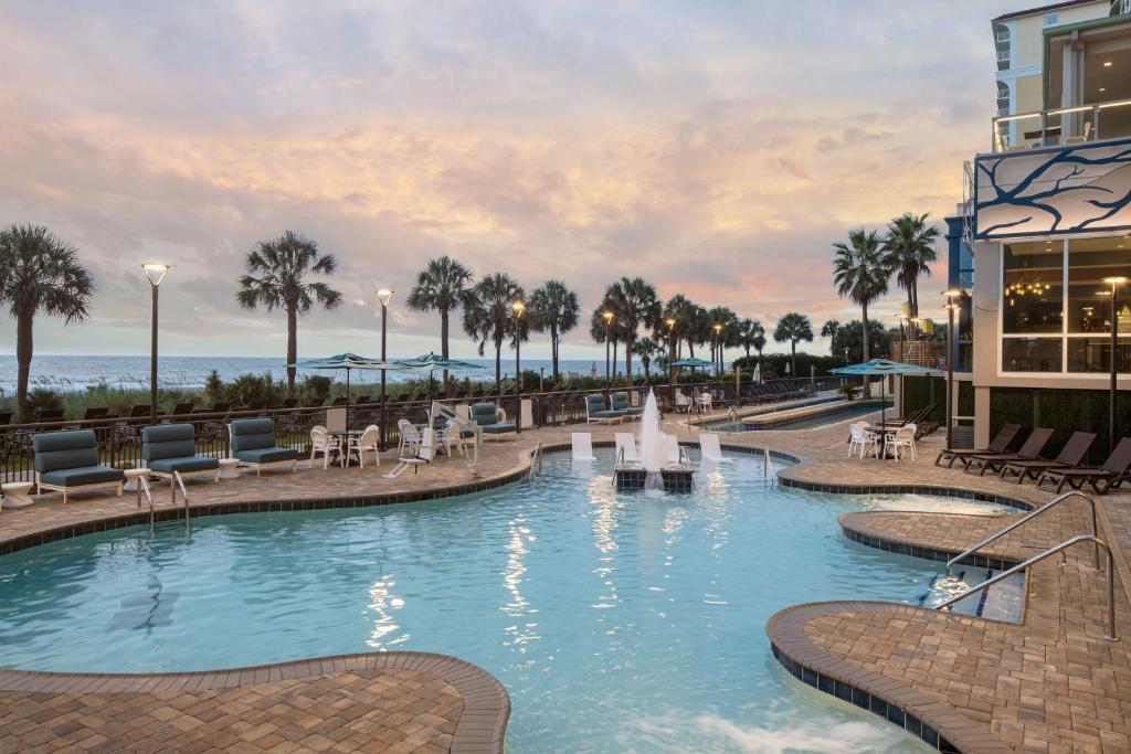 Bazen u ili blizu objekta Courtyard by Marriott Myrtle Beach Oceanfront