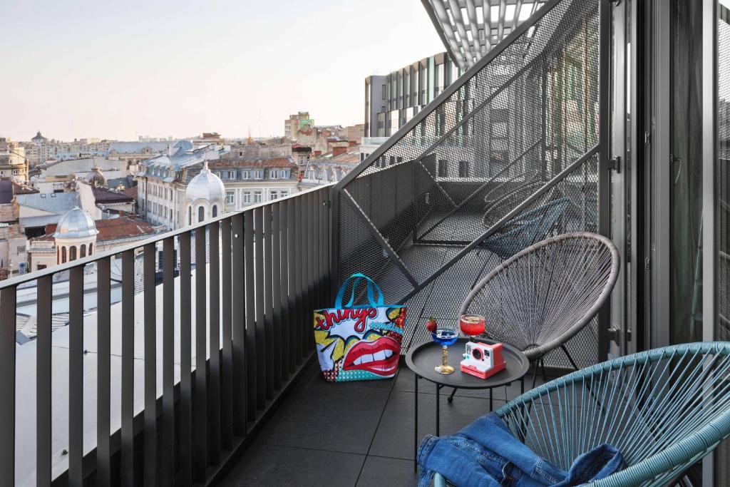 Balkón nebo terasa v ubytování Moxy Bucharest Old Town