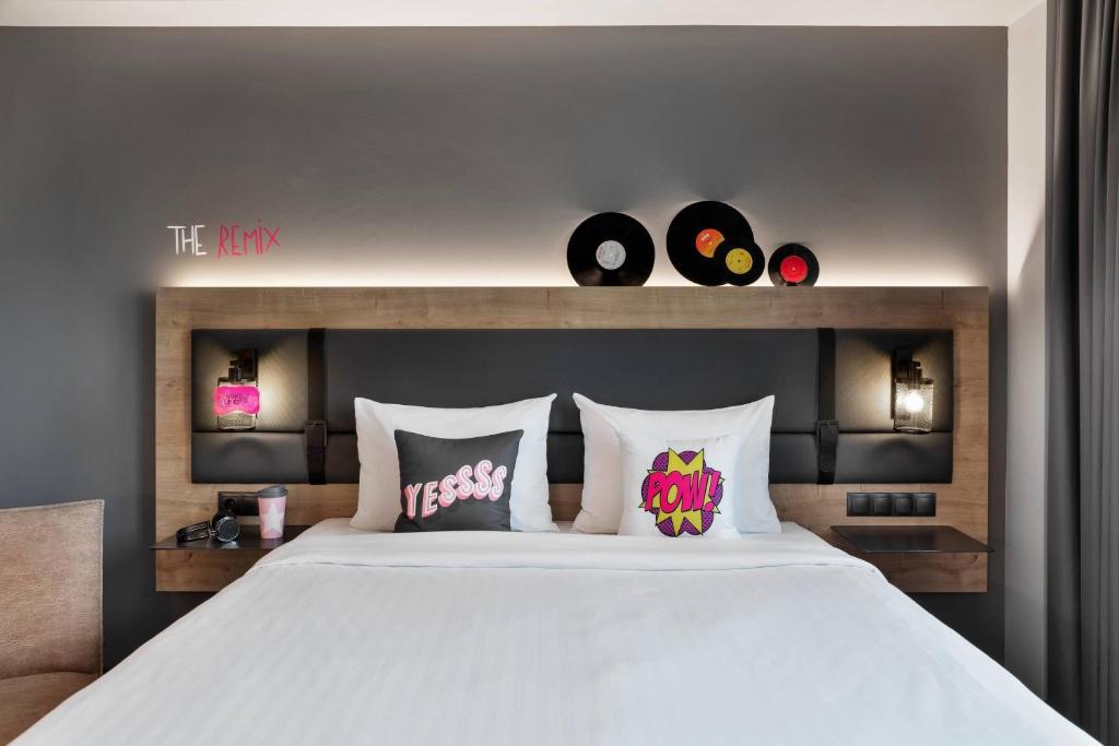 Moxy Bucharest Old Town - Resim 18