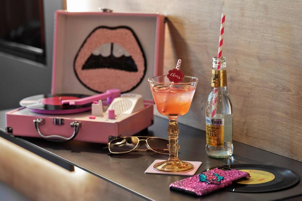 Moxy Bucharest Old Town - Resim 22