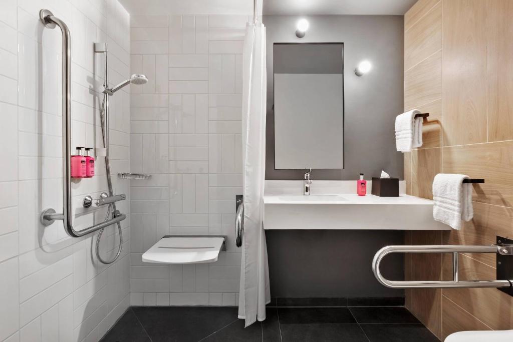 Moxy Bucharest Old Town - Resim 26